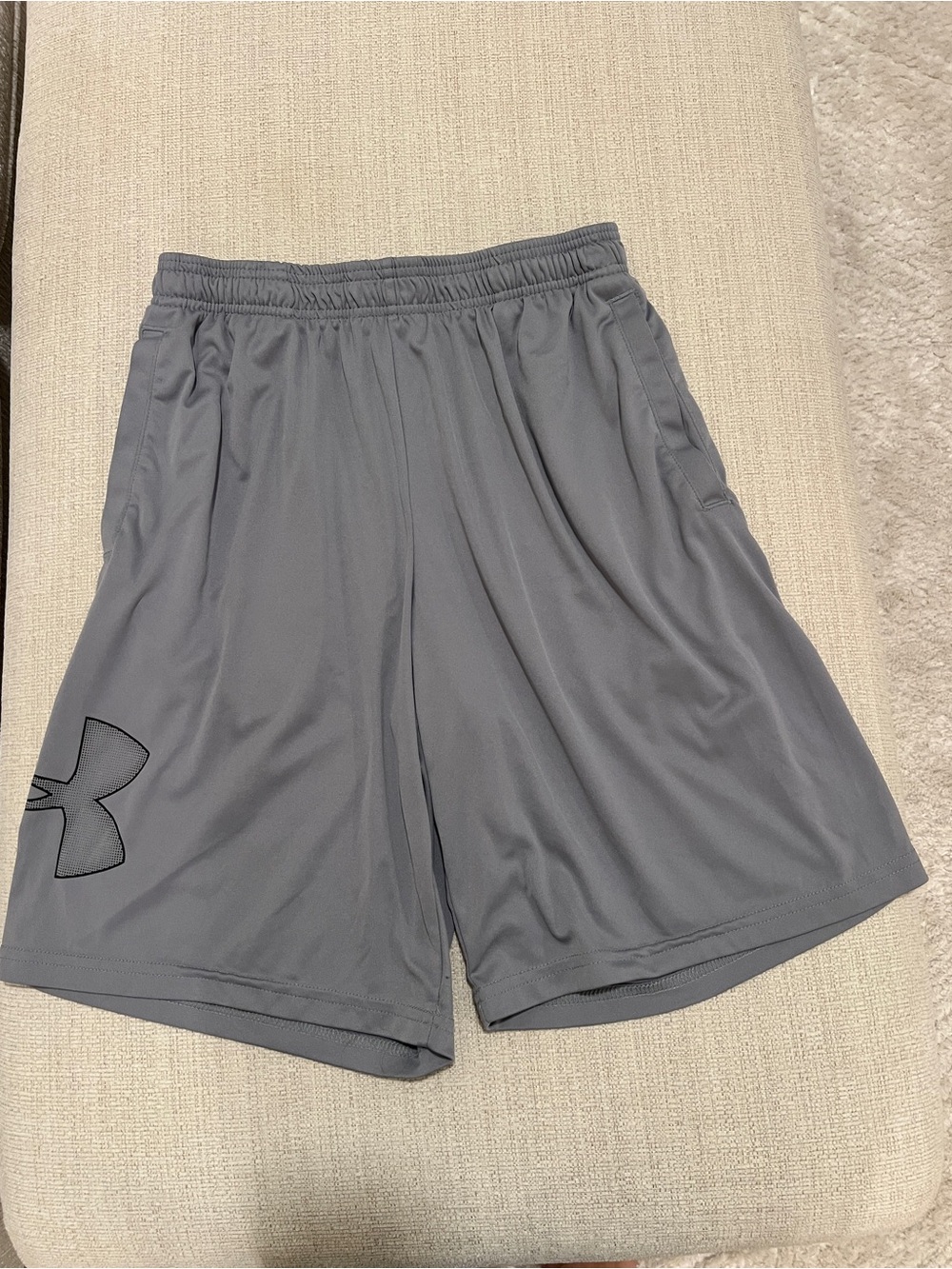 Bundle of 2-Under Armour Men's Athletic Shorts — Olive Green & Gray Size Medium - Picture 6 of 7